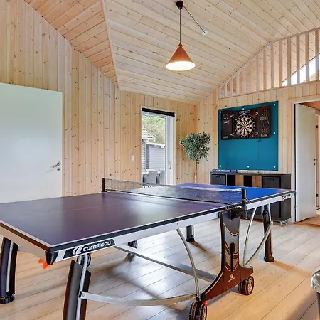 Luxury Retreat With Pool Nyaraló Høruphav